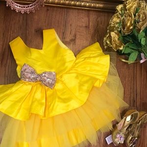 Beautiful YellowTulle Dress w/Rose Gold Sequin Bow - Sleeveless, Zip-up Back